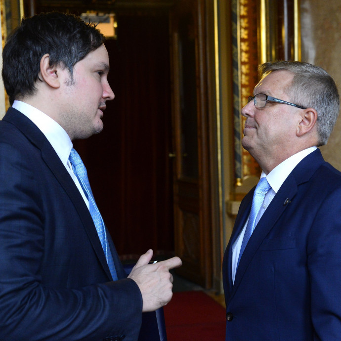 A NER zavartalanul üzemel a kormányzaton belüli gazdasági viták alatt