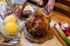 Olcsóbb lesz a húsvéti sonka, kalács és a torma az Aldinál, 3500 forintból is kijöhet az ünnepi asztal