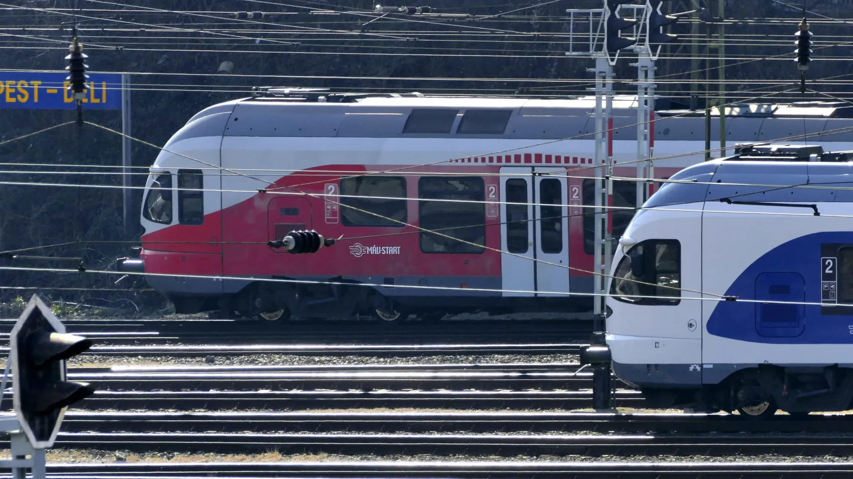 Átmenetileg nem lehet jegyet venni a MÁV appban, felsővezeték-szakadás miatt több vonalon késések várhatók Átmenetileg nem lehet jegyet venni a MÁV appban, felsővezeték-szakadás miatt több vonalon késések várhatók