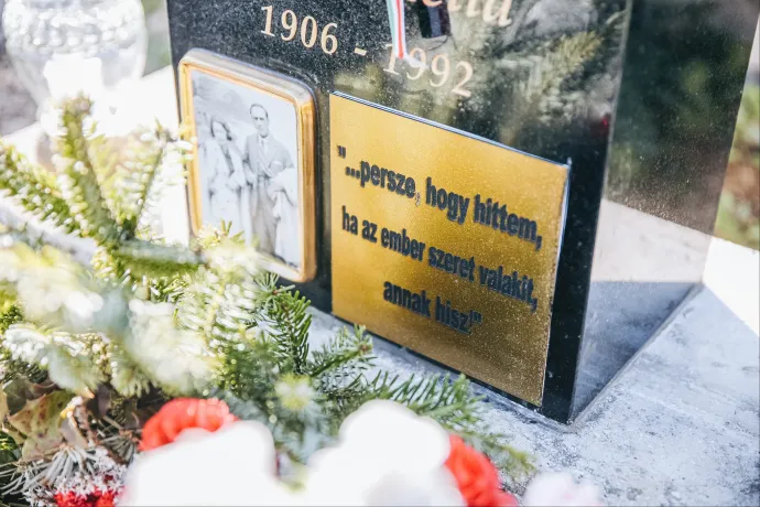 Letakarták a megemlékező feliratot Szálasi özvegyének sírkövén