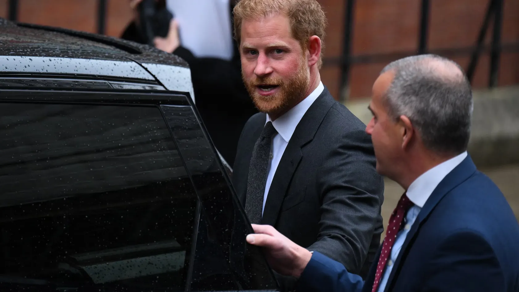 Harry herceg állítja, a királyi család megegyezett a brit bulvárlapokkal, hogy nem perlik be őket