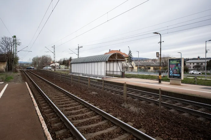 A felújított Vác alsóváros vasútállomás – Fotó: Bődey János / Telex