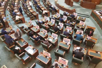 Átment a szenátuson a tervezet, amivel az USR szerint Ciucă 18 ezres különnyugdíja 500 lejjel lesz kevesebb
