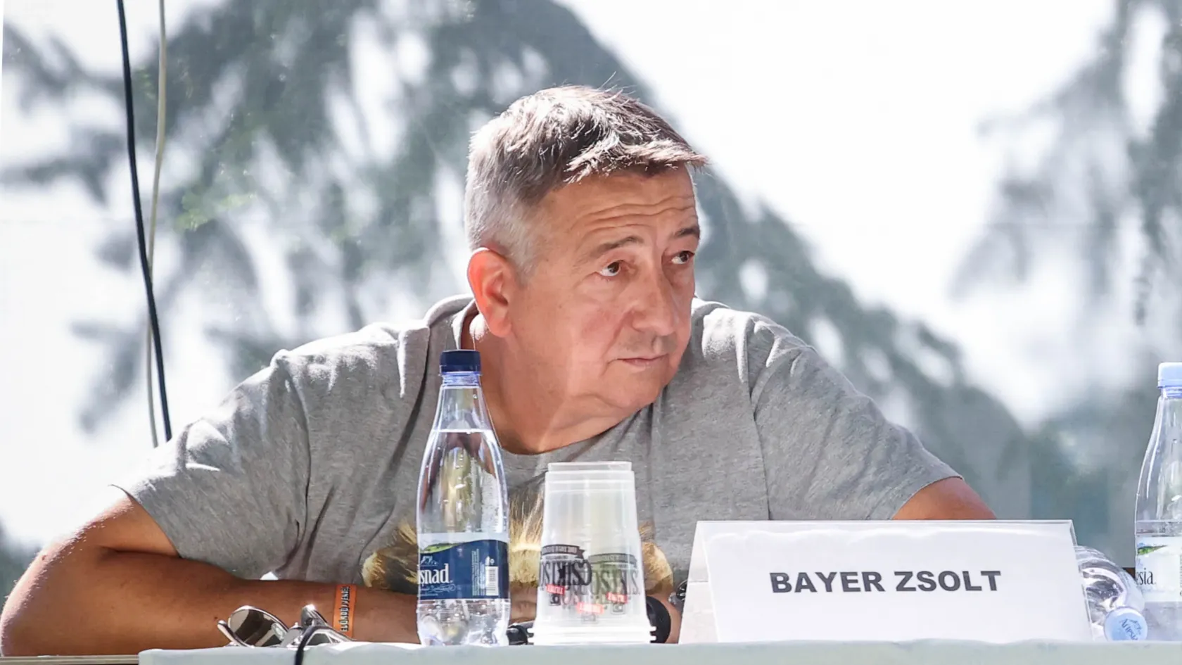 Elérhetetlen Bayer Zsolt Facebook-oldala Elérhetetlen Bayer Zsolt Facebook-oldala