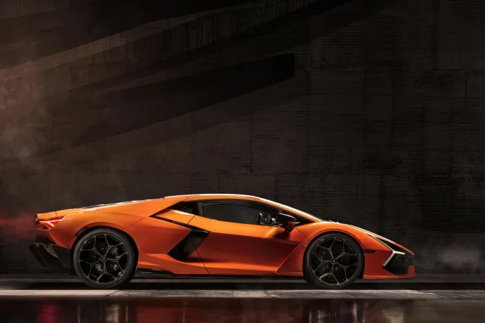 Négy motorral és ezer lóerővel gúnyolja a környezetvédelmet az új Lamborghini