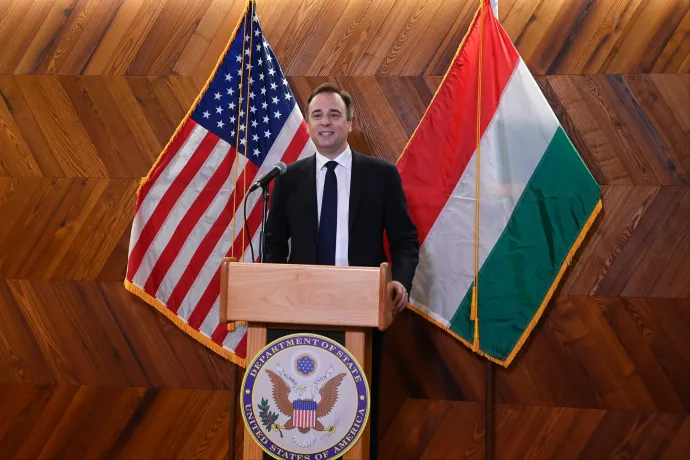 Amerikai nagykövet: A magyar kormány különféle vészhelyzetekre hivatkozva már 2547 napja kerüli ki a parlamentet