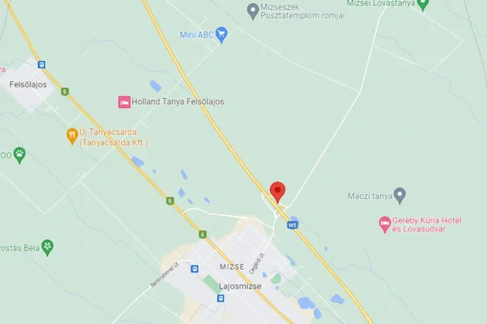 Kamionok ütköztek kisteherautóval az M5-ös autópályán, az egyik sofőr meghalt