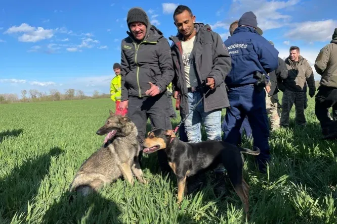 Ott látszott egy kis fejforma a zöld növényzetben – megtalálói beszéltek a tolna-mözsi kisfiúról
