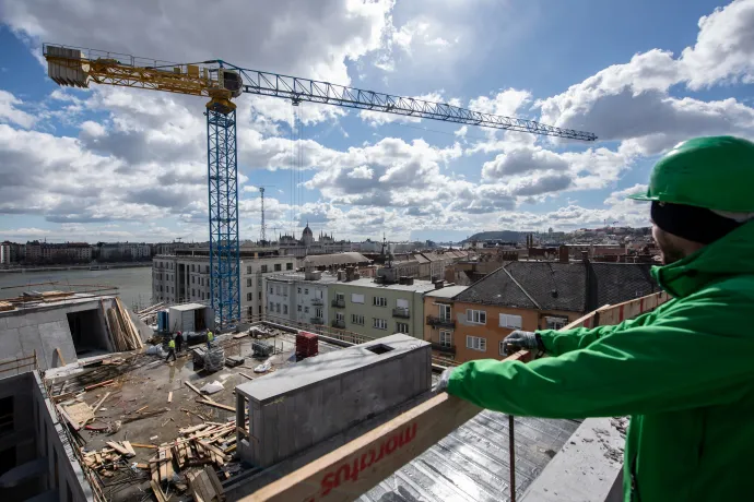 A Radetzky-laktanya helyén épülő Bem Center betonszerkezete lyukas, mint egy ementáli sajt