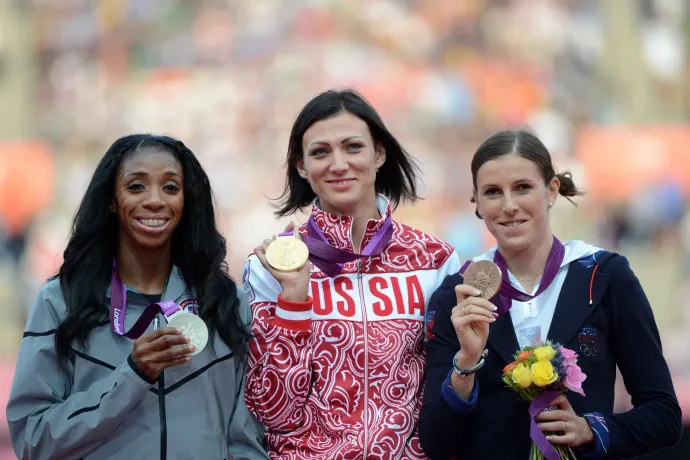 Tíz évvel az olimpiai győzelme után vették el az orosz gátfutó aranyérmét, az amerikai kapta meg