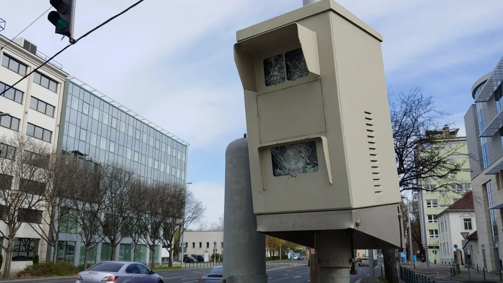 Szétverték Budapest új traffipaxait a Váci úton, egyik sem élte túl az első évet