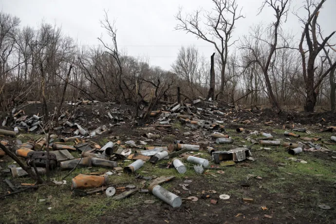 Hátrahagyott orosz lőszerhüvelyek a Herszon megyei Pravdine falu közelében az ukrán felszabadítás után – Fotó: Nina Lyashonok / NurPhoto / AFP