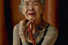 106 éves tetoválóművész került a Fülöp-szigeteki Vogue áprilisi címlapjára