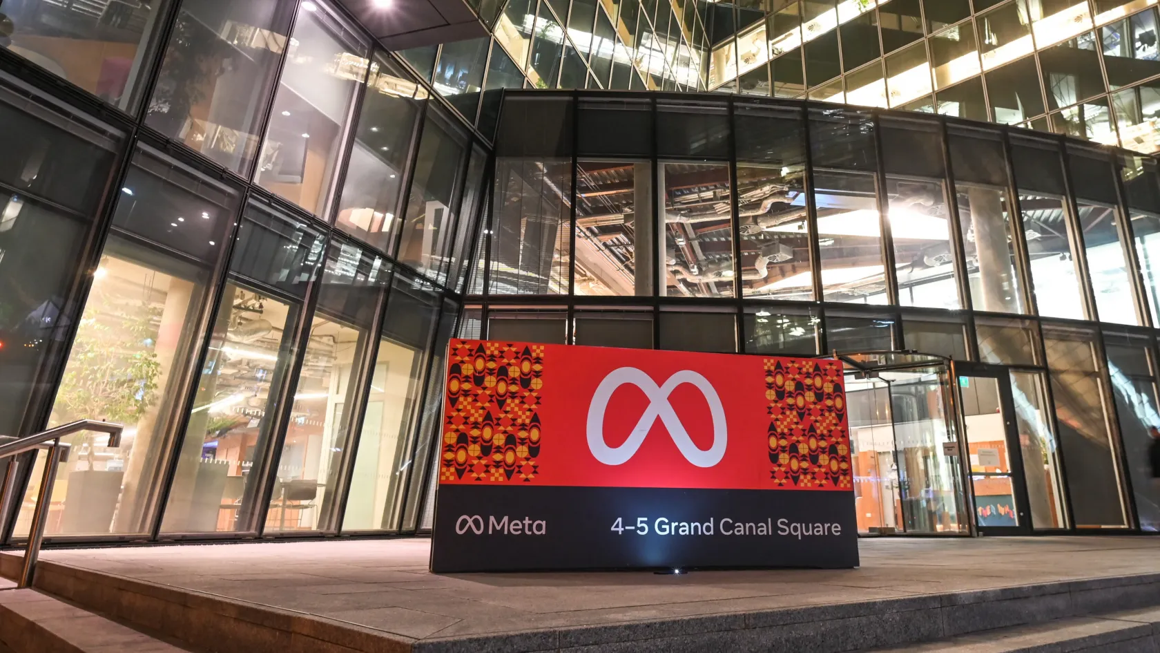 A Facebook betilthatja a politikai hirdetéseket az Európai Unióban