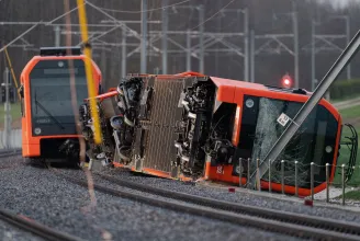 Akkora vihar volt Svájcban, hogy két vonatbalesetet is okozott, sokan megsérültek