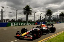 F1: Verstappent megszorították, de nyert, feltámadt a Mercedes az ausztrál időmérőn