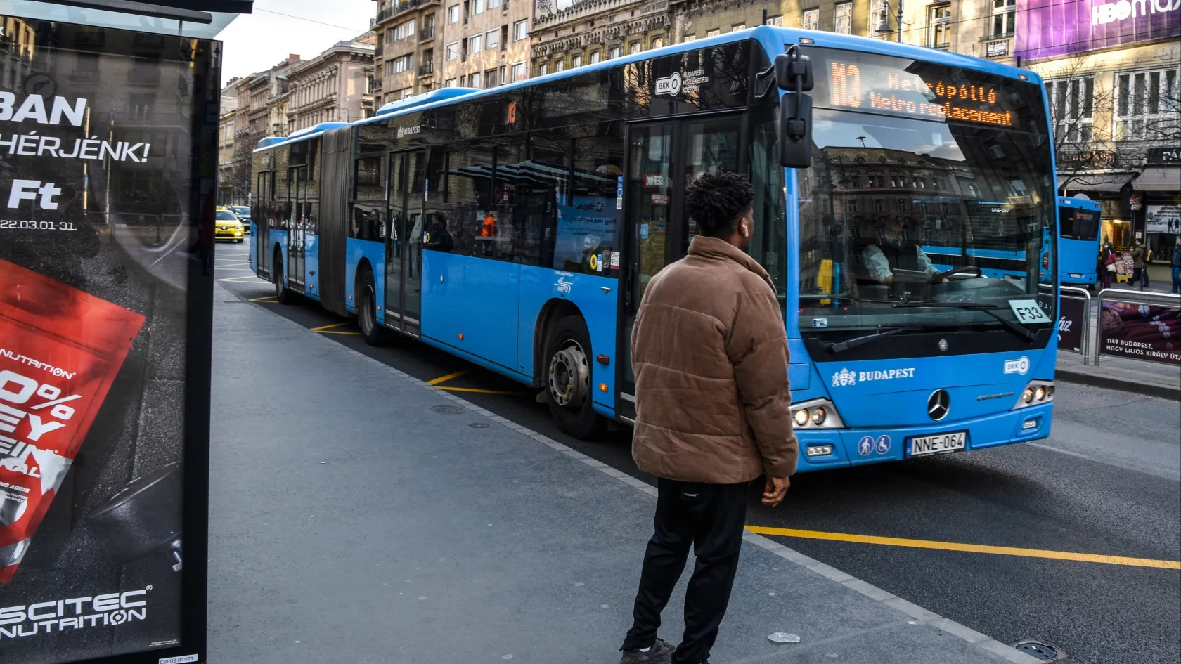 Majdnem 23 millió kilométert tettek meg a metrópótló buszok a hármas metró felújítása alatt