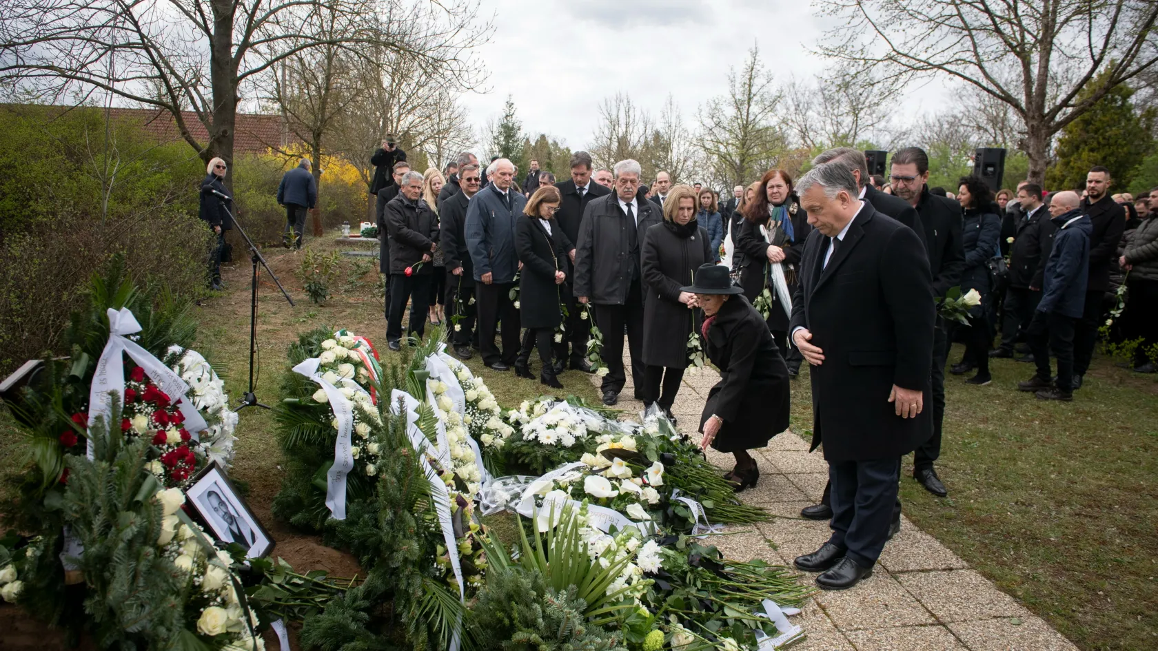Orbán Viktor is részt vett Schmidt Csaba volt tatabányai polgármester temetésén