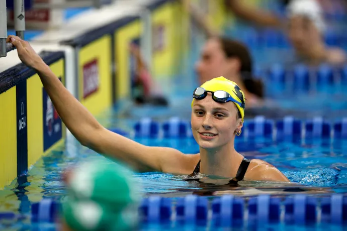 Egy 16 éves kanadai úszó döntötte meg Hosszú Katinka olimpiai aranyat érő világcsúcsát