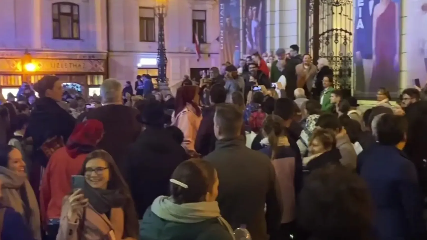 Gázszag miatt kellett kiüríteni egy színházat Pécsen szombat este