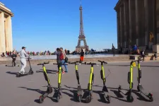 A párizsiak betiltanák a bérelhető elektromos rollereket