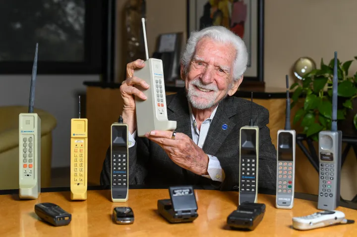 50 éves az első, mobiltelefonról kezdeményezett hívás