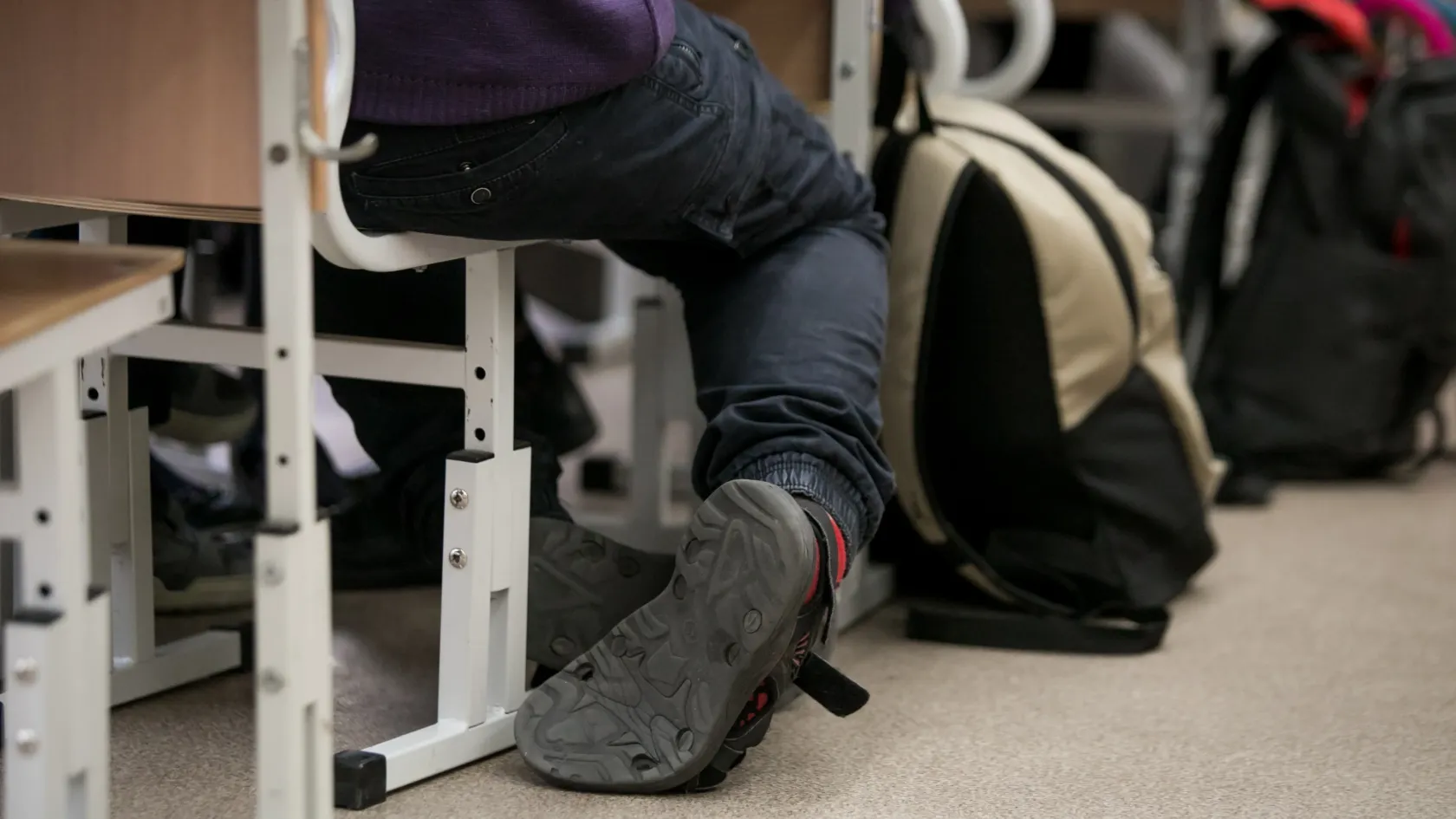 Hirtelen, az iskolából vittek el kilenc államilag gondozott gyereket, nevelőszüleik szexuálisan bántalmazhatták őket