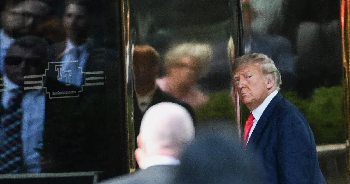 Trump ya llegó a Nueva York, donde celebrará el martes una audiencia sin precedentes