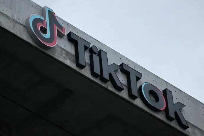 Ausztráliában is tilos lesz kormányzati telefonokon tiktokozni
