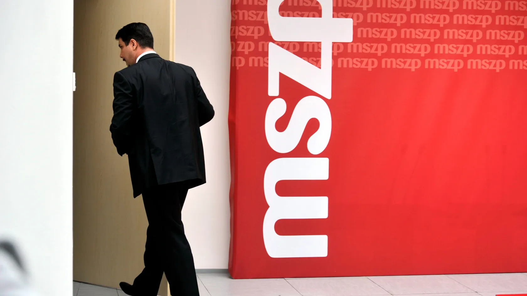 Mesterházy Attila 23 év után kilép az MSZP-ből és új pártot alapít
