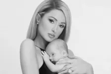 Paris Hilton babafotókat posztolt a kisfiáról