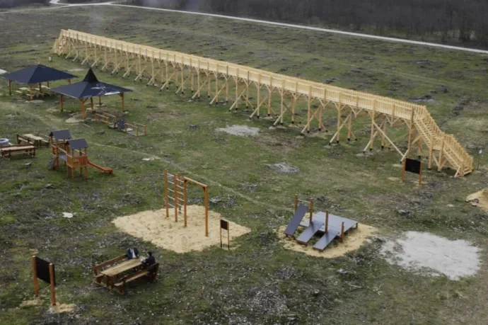 Helyreigazítást akar az erdő nélküli lombkoronasétány miatt a polgármester, az Átlátszó nem enged