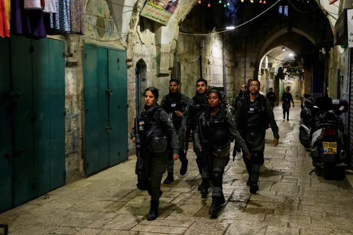 Az izraeli rendőrség összecsapott a hívekkel egy mecsetben