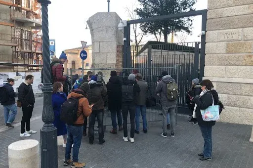 A momentumosok ismét lebontották a kordont a Karmelitánál