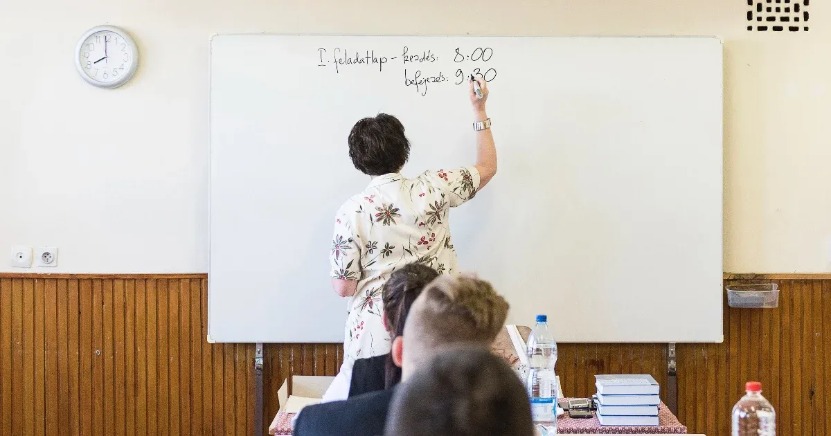 Zajlik a tesztelés, döntés még nincs a tanárok teljesítményértékelésének bevezetéséről