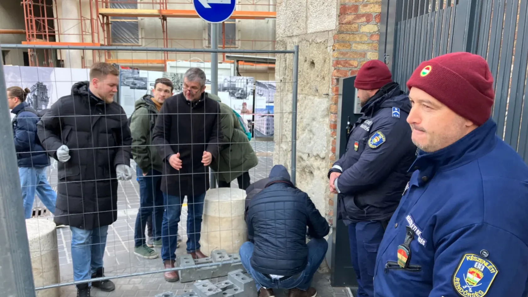 A kormány szerint a Momentum kordonbontása reménytelen helyzetben lévő politikusok kétségbeesett akciója volt