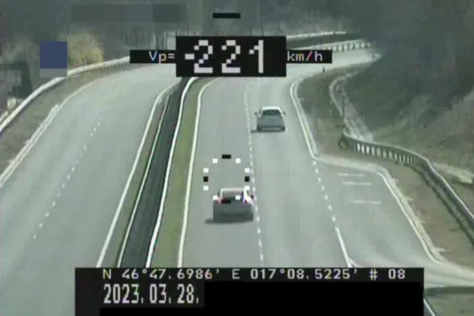 221-gyel repesztett a 90-es táblánál Hévíznél