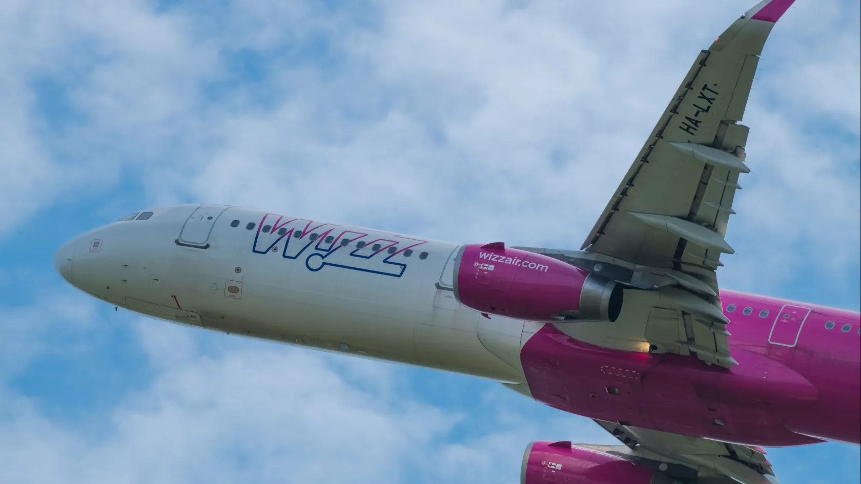 Erős szél miatt nem tudott leszállni a Wizz Air gépe Madeirán, kétszázan rekedtek a szigeten