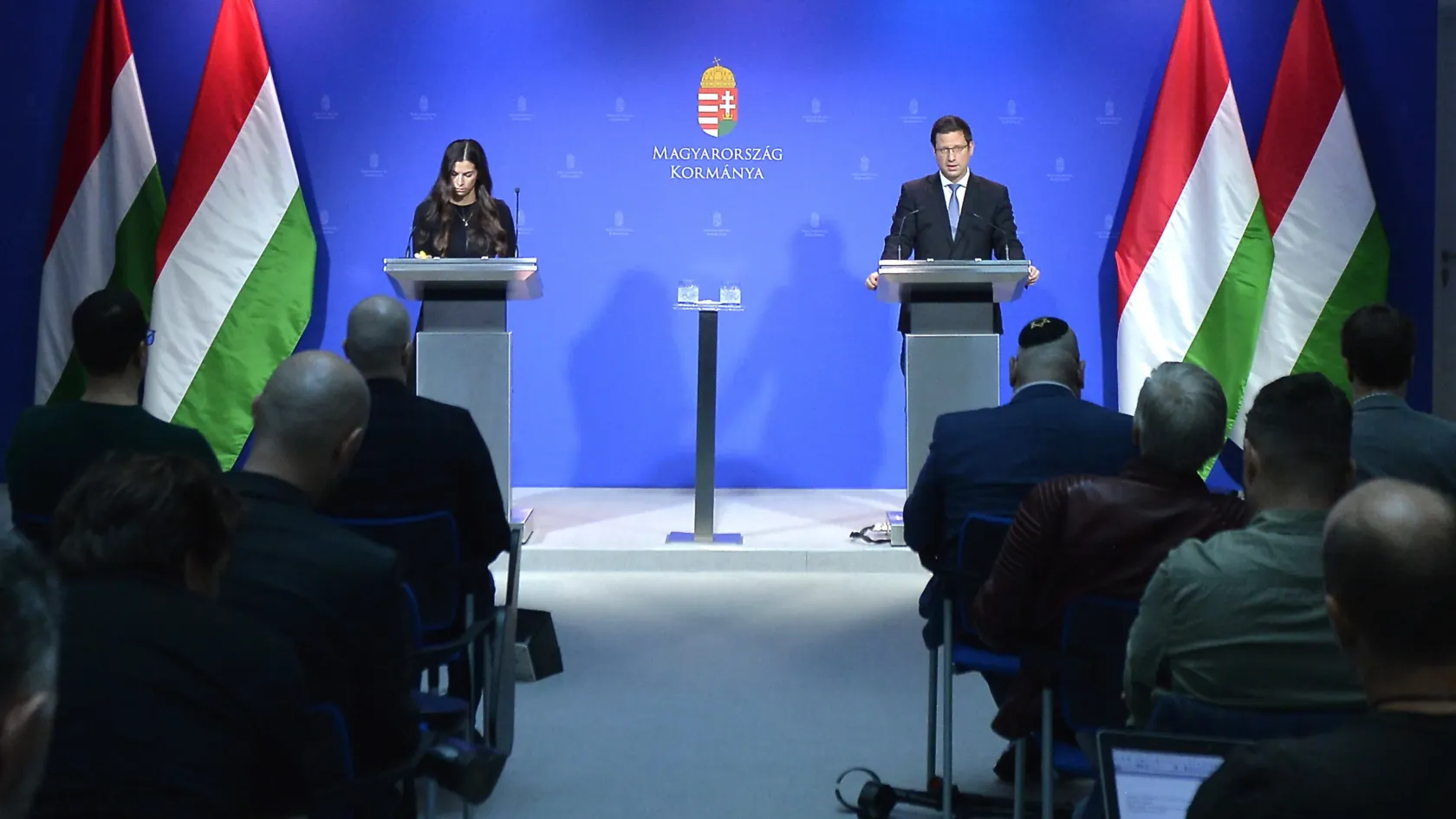 Gulyás Gergelyt kérdezzük a kormányinfón
