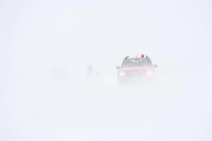 Az autós közlekedést a hóviharok teljesen ellehetetlenítik Moldvában – Fotó: Sürgősségi Helyzetek Felügyelősége