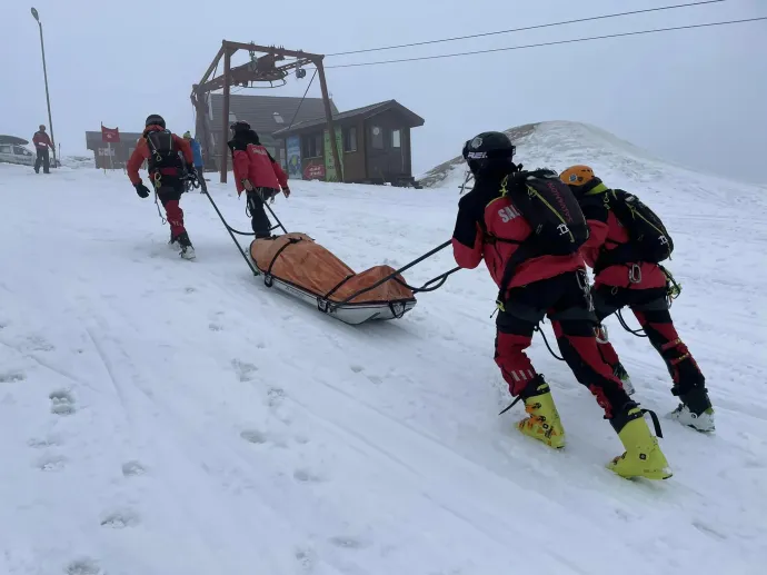 Téli mentési gyakorlatokat végeznek Hargita megyében a székelyudvarhelyi hegyimentők, 2023. ápr. 2-án – Fotó: Harmont Hegyimentő Egyesület