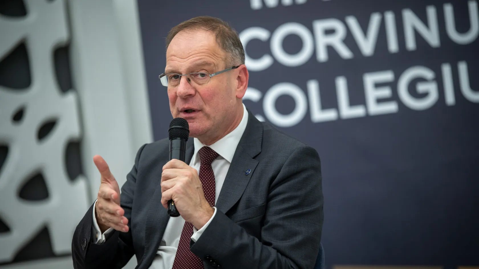 Navracsics szerint nem fogunk forrást veszíteni, és már nyáron megnyílhat az uniós pénzcsap