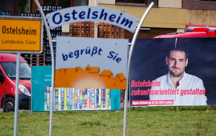 Ryyan Alshebl választási plakátja a németországi Ostelsheimben, 2023. március 22-én – Fotó: Christoph Schmidt / dpa / AFP