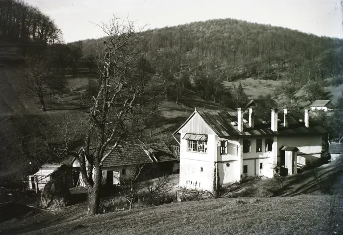 Bányapuszta 1931 -ben és ma – Fotó: Schermann Ákos / Fortepan és Tenczer Gábor / Telex
