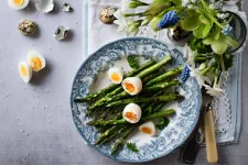 A nagycsütörtöki zöldektől a piros tojásig – mi miért kerül az asztalra húsvétkor