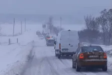 Végkimerülés okozhatta a halálát egy férfinak, aki az extrém havazáskor az utakat takarította a moldvai régióban