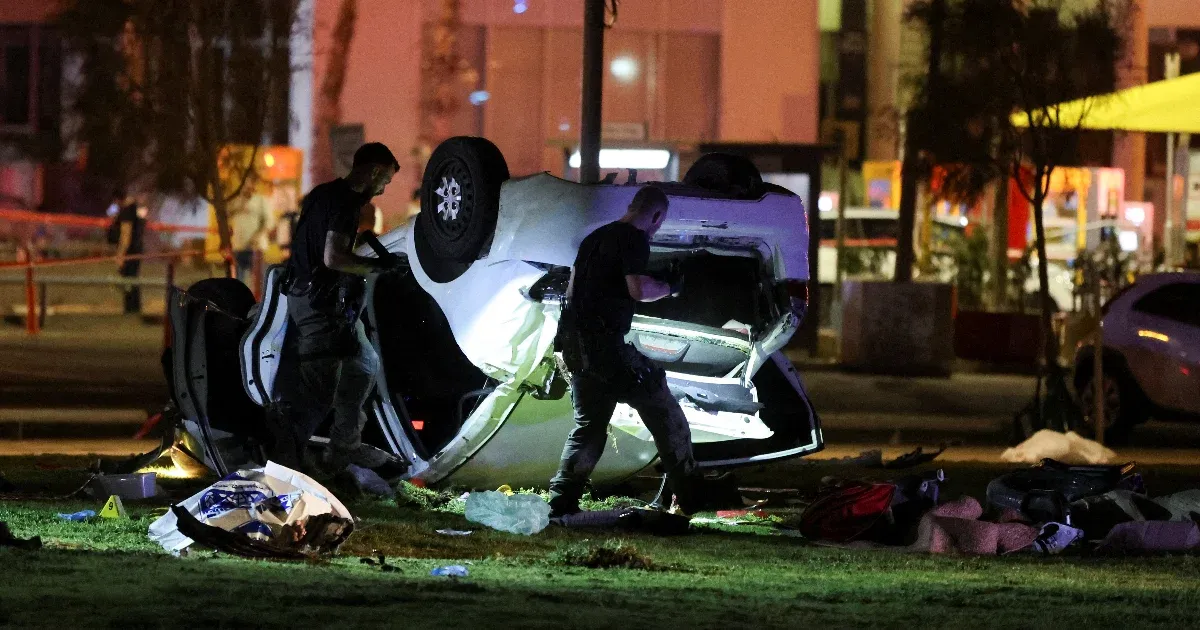 Tömegbe hajtott, majd tüzet nyitott a turistákra egy férfi Tel-Aviv központjában