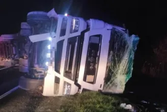 Teherautó ütközött egy kisbusszal Szászkézdnél