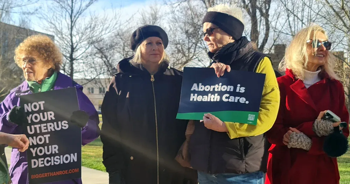Újra fellángolhat az amerikai abortuszvita: Texasban tiltanának, Washingtonban elérhetőbbé tennének egy abortusztablettát