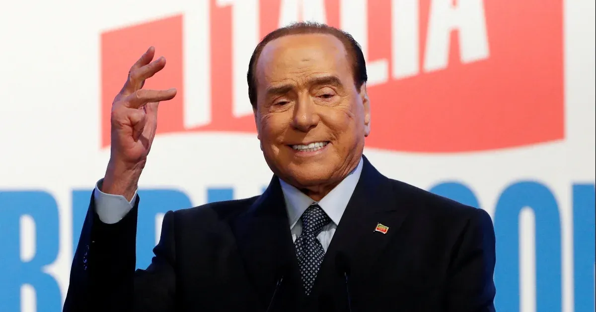 Berlusconi üzent az intenzívről: Nem könnyű, de össze fogom szedni magam